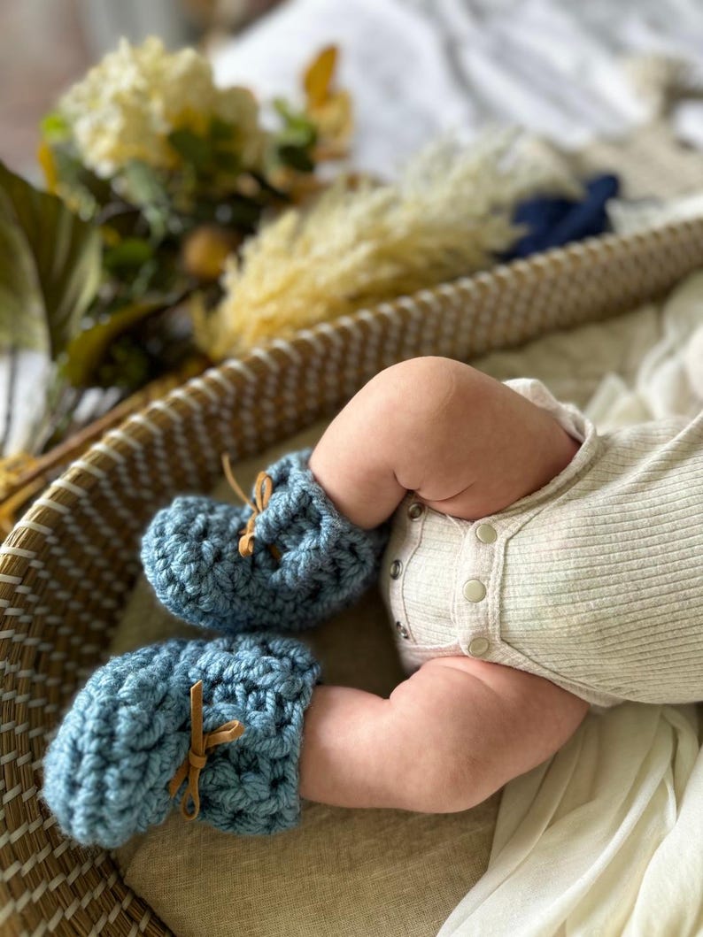 Easy Baby Booties Crochet Pattern