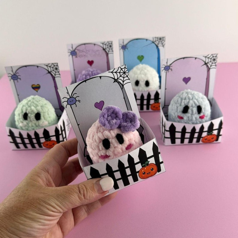 Mini Ghosts Crochet Pattern