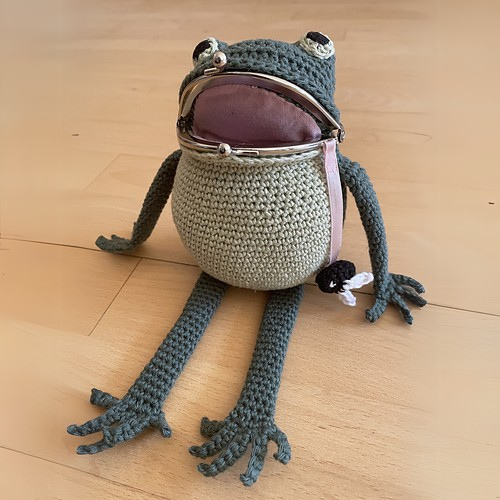 Frog Coin Purse Crochet Pattern