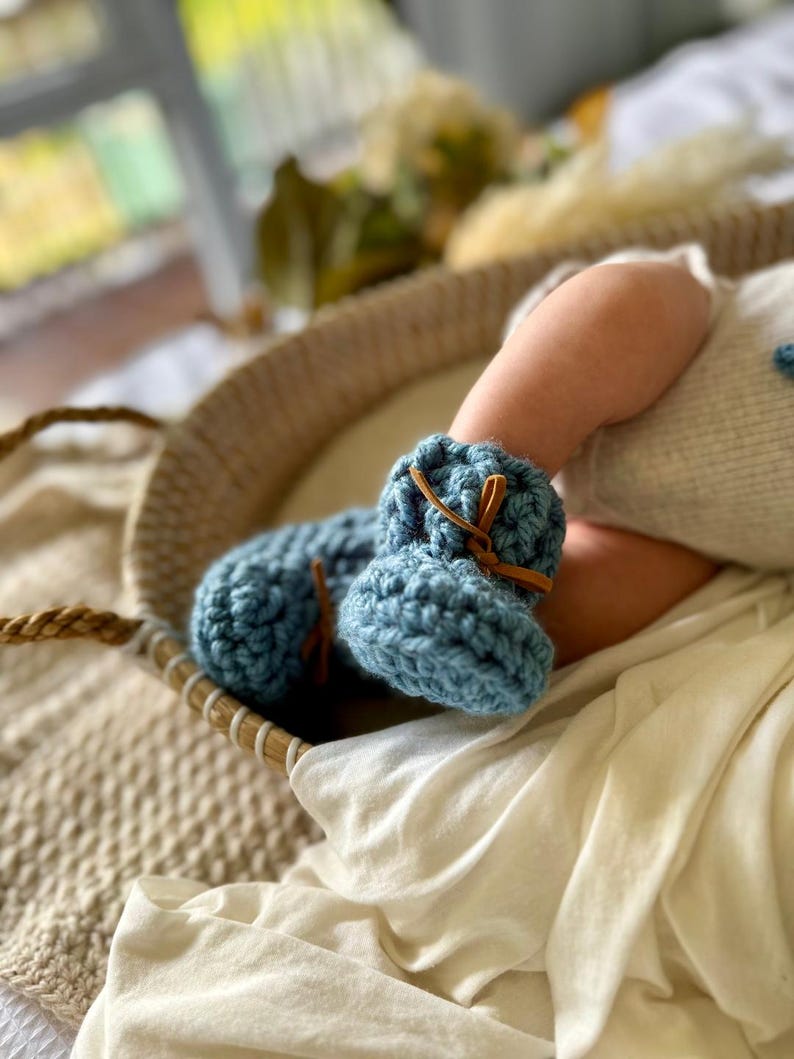 Easy Baby Booties Crochet Pattern